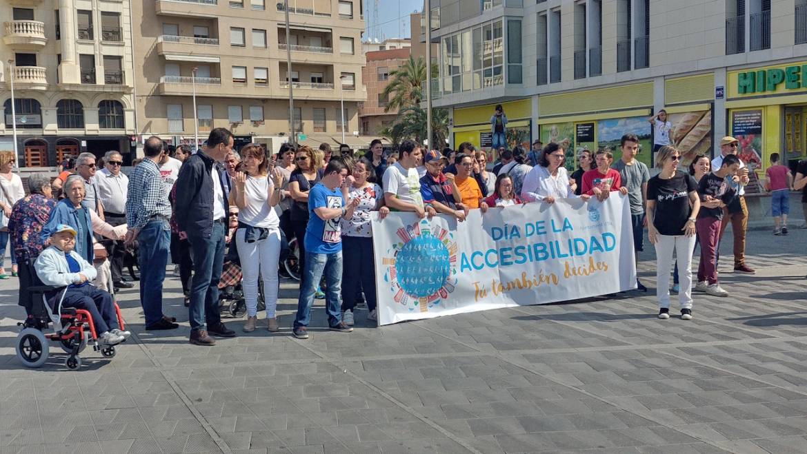Prop de 150 persones participen en la marxa del Dia de l’Accessibilitat