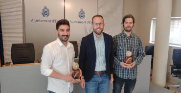 Una llibreria cafeteria i una empresa de tasses, emprenedors del mes