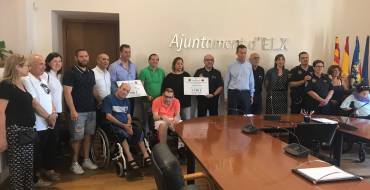 Entrega de los cheques solidarios de la Transilicitana