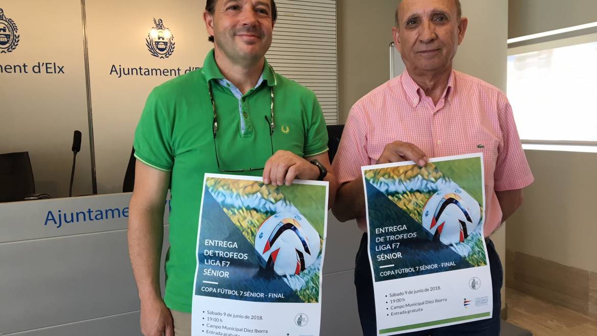 Pareja presenta la final de la Copa de Fútbol 7 senior
