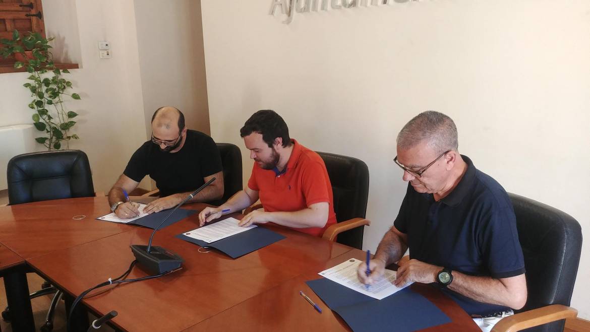El Ayuntamiento firma un convenio de 1500 euros para promocionar el melón de Carrizales