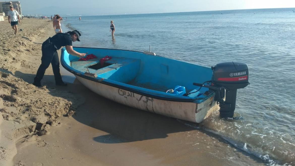 Localització de tripulants d’una pastera trobada als Arenals del Sol