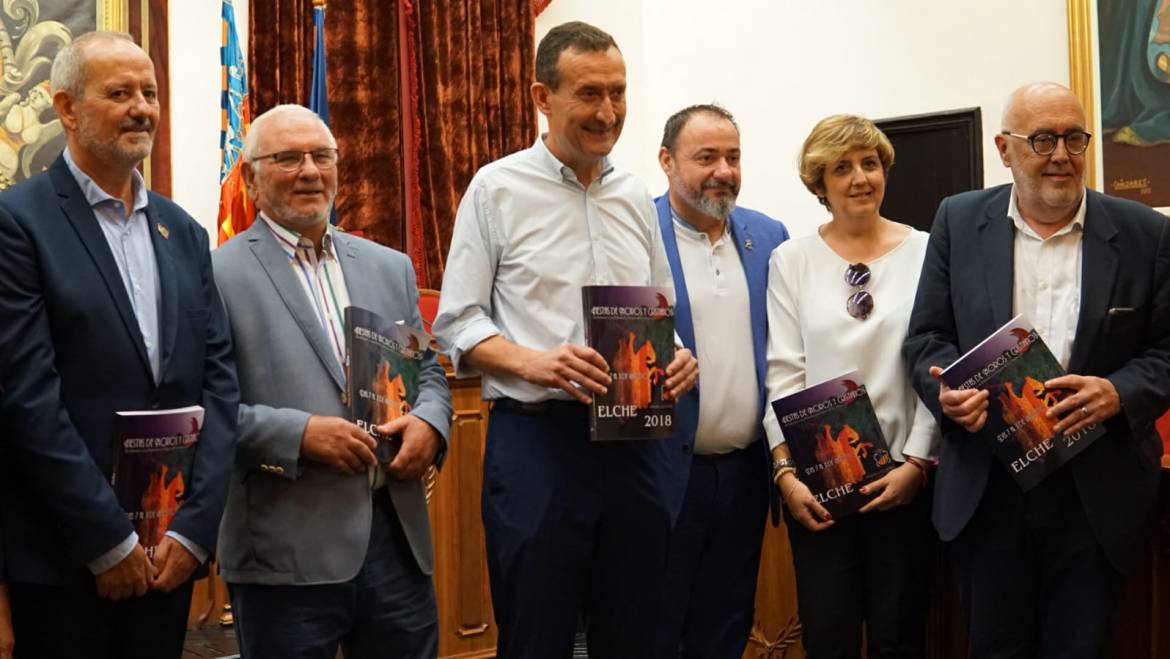 Presentació de la revista de Moros i Cristians, de les mantenidores i de Jaume I