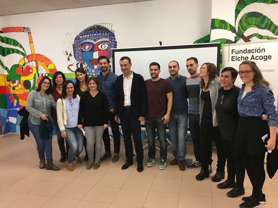 L’alcalde felicita a Elx Acull pel seu premi d’alfabetització de la Unesco i destaca la seua gran labor en la integració d’immigrants