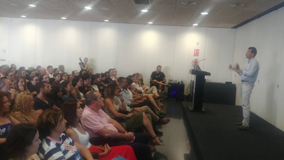 La conferència de Nacho Somalo “Comerç Electrònic per a Pime: Factors i Claus d’èxit” omple la sala del Centre de Congressos