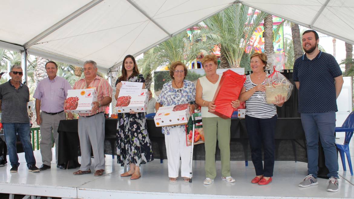 Cristina Antón gana el concurso de pelar granada mollar