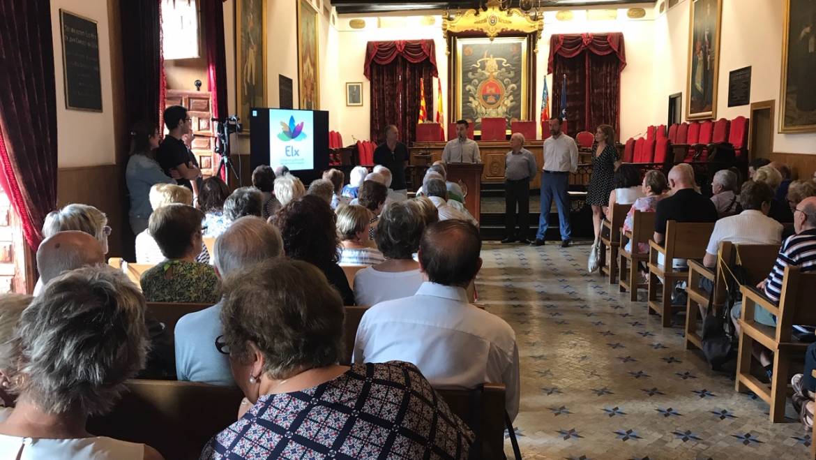 El Ayuntamiento presenta una aplicación móvil dirigida a personas mayores que recuerda e informa de los actos y avisa de las noticias de interés para los jubilados