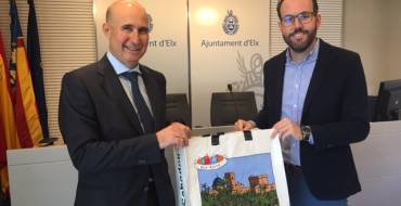 El Ayuntamiento colabora con el Banco Sabadell en una campaña para favorecer las compras en el comercio de proximidad
