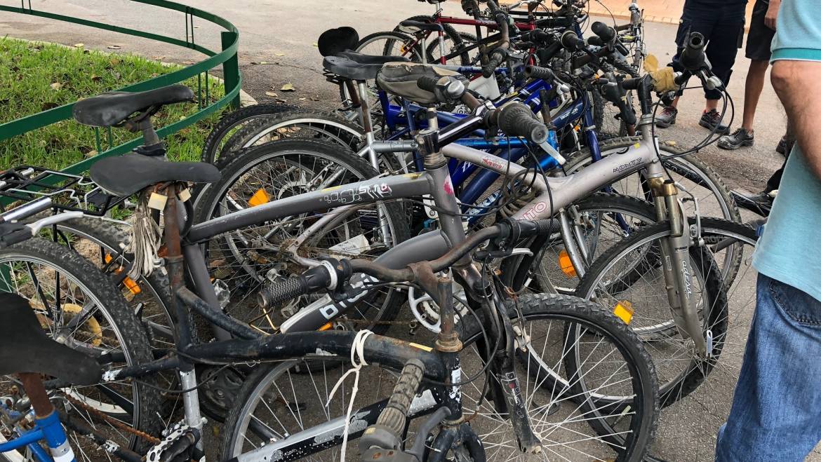 El Ayuntamiento de Elche entrega 70 bicicletas al Colegio Salesiano