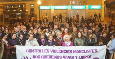 Acto con motivo del Día Internacional de la Eliminación de la Violencia contra la Mujer en el Plaça de Baix