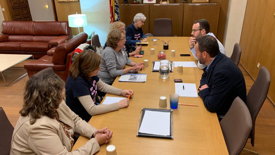 L’alcalde d’Elx es reuneix amb el col·lectiu d’enfranquidors/es de la ciutat