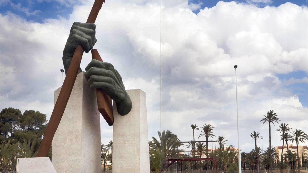 Identificado mientras realizaba pintadas en «Las Manos de San Juan»