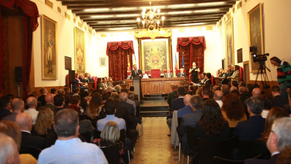 El alcalde de Elche defiende una reforma profunda de la Constitución para adaptarla a la sociedad del siglo XXI