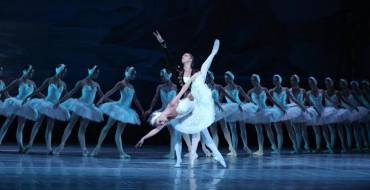 El lago de los cisnes inaugura la navidad en el Gran Teatro