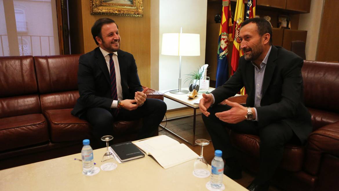 El alcalde inicia los contactos con la oposición para lograr un consenso que permita sacar adelante proyectos vitales para el futuro de la ciudad