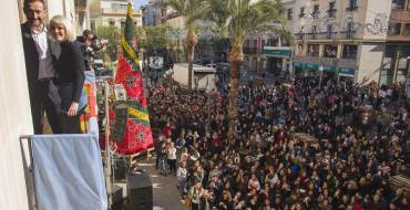 Más de 5.000 jóvenes reciben a Alba Reche en la Plaça de Baix