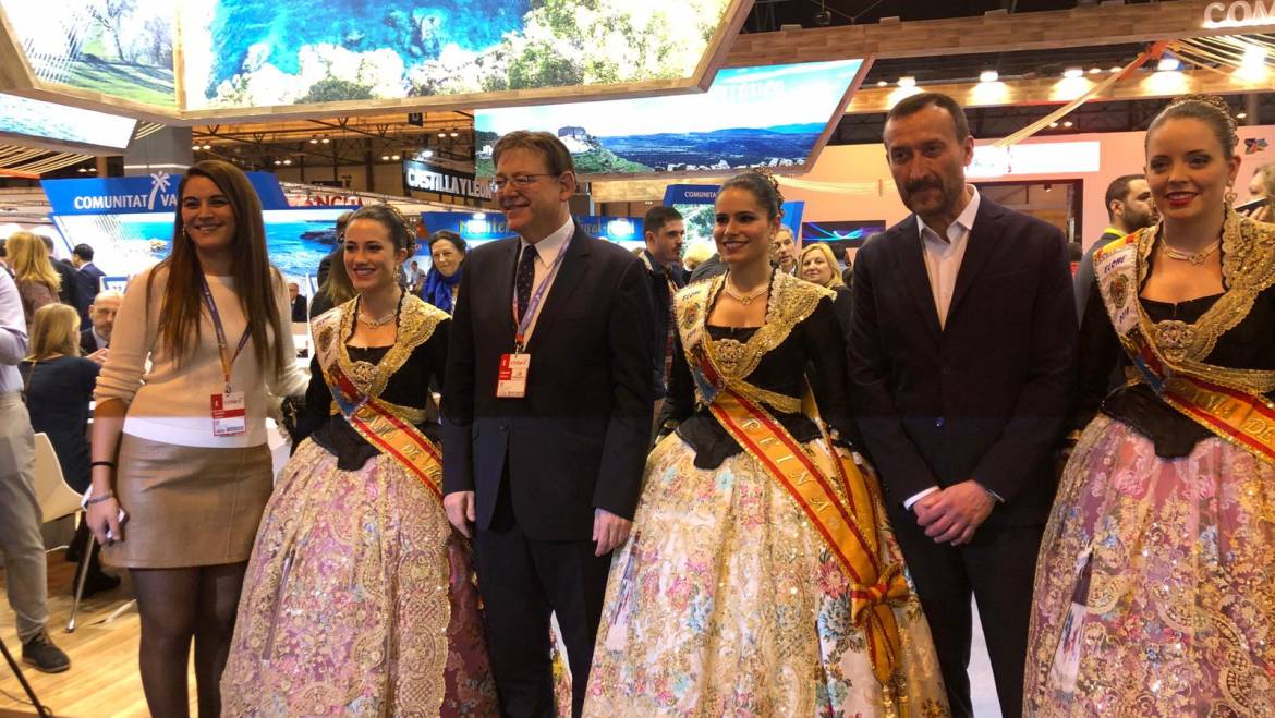 El presidente Puig reclama el retorno del busto ibérico a Elche y da su apoyo a la oferta turística ilicitana durante la celebración del Día de la Comunidad Valenciana en Fitur