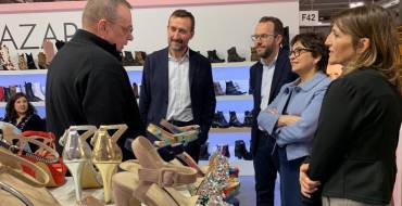 El alcalde de Elche apoya a los expositores ilicitanos en la Feria Internacional de Calzado de Milán