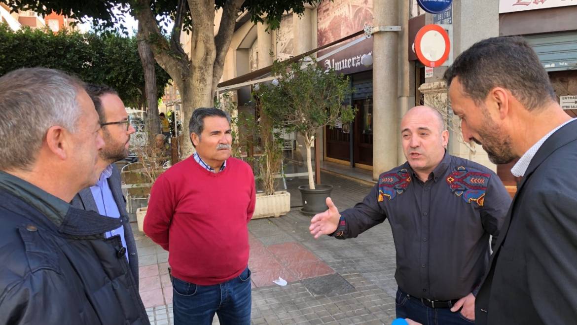 El Ayuntamiento y la Agrupación de Peluqueros de Elche colaborarán en la lucha contra la competencia desleal