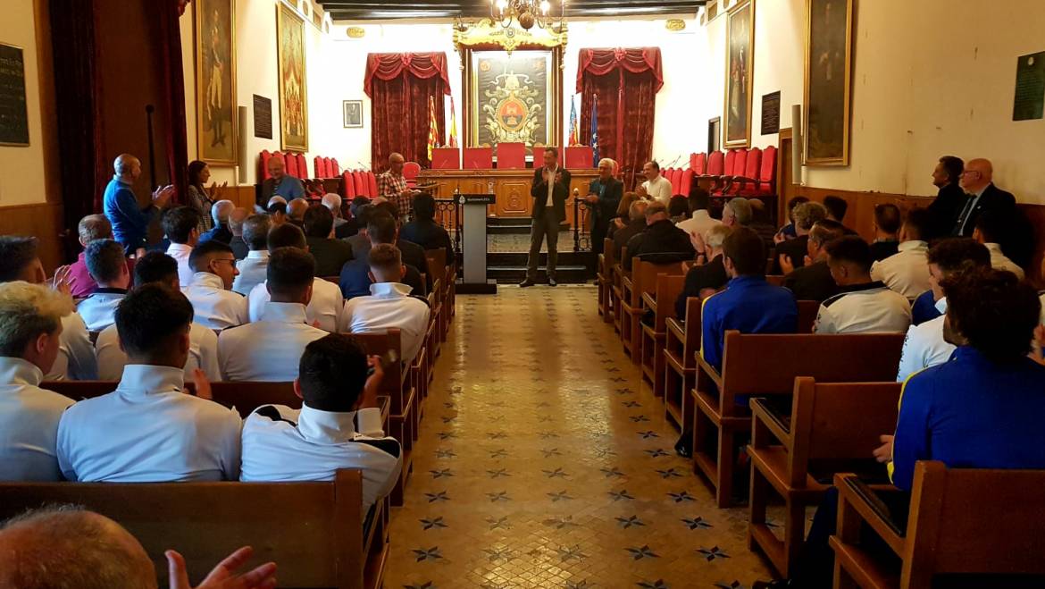 Elche reconoce a Enrique Cervera por su trayectoria como entrenador del Kelme CF