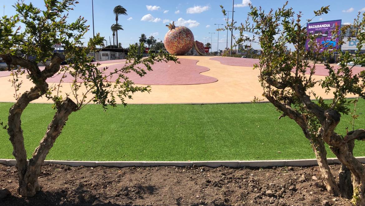 Una rotonda en la Carretera del León homenajea al Camp d‘Elx y al travase Tajo-Segura en su 40 aniversario