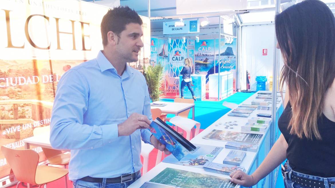 Visitelche promociona las playas y su entorno para la práctica de actividades acuáticas y de ocio