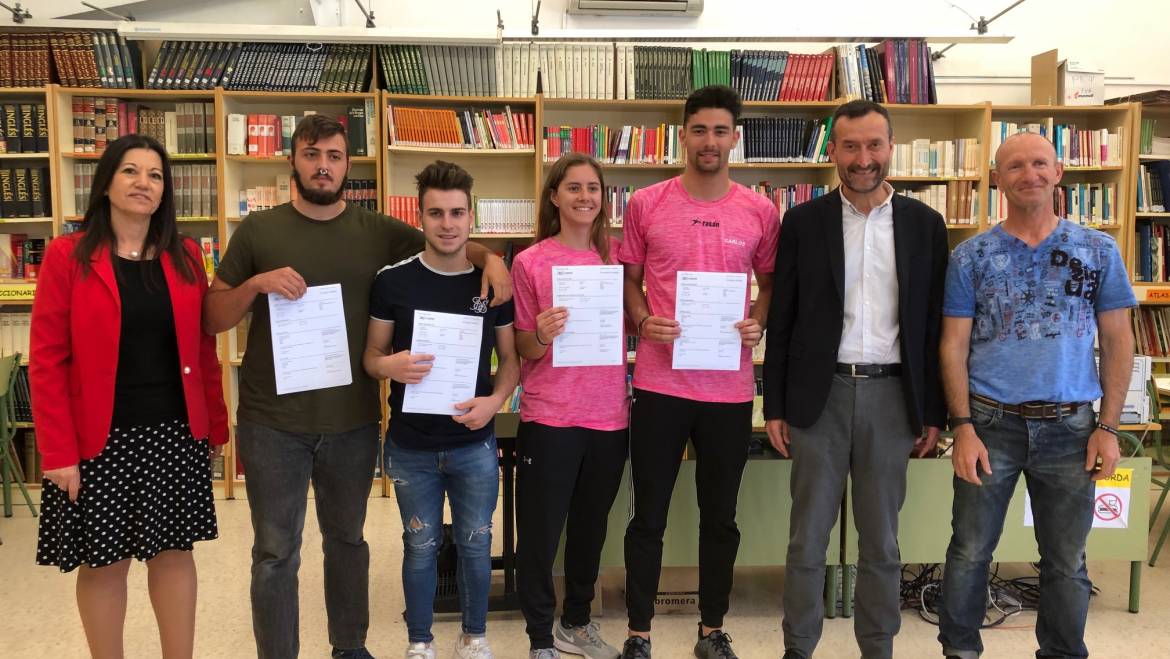 L’alcalde d’Elx participa en el lliurament de títols Europass a alumnat de l’IES Monserrat Roig