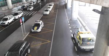 Denunciada persona que apuntó con un láser a la torre de control y señaleros del aeropuerto