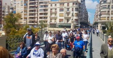 Más de 150 personas reivindican el Día de la Accesibilidad con una marcha por las calles de Elche