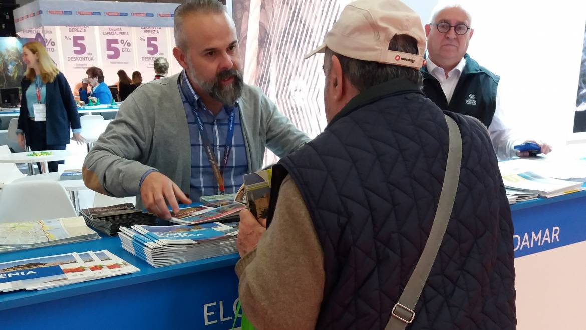 Visitelche presenta su oferta turística en el salón Expovacaciones de Bilbao