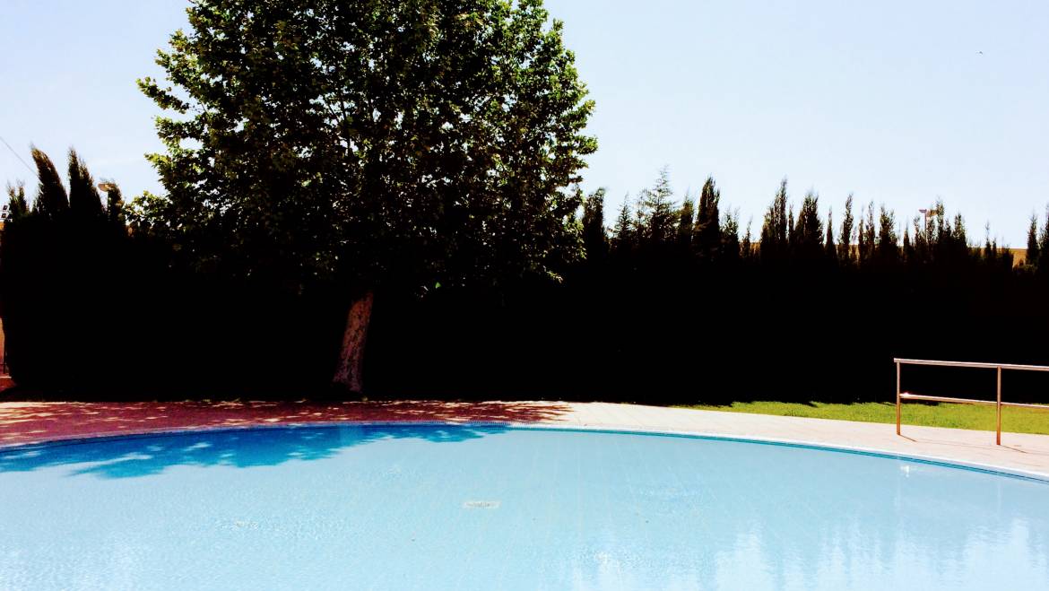 Cierre de la piscina cubierta del Polideportivo Isabel Fernández.