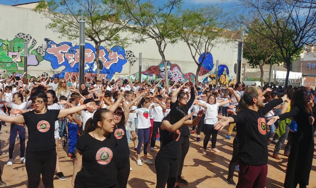 El CEIP Marià Benlliure organitza un ‘flashmob’ pel Dia Internacional de la Dansa