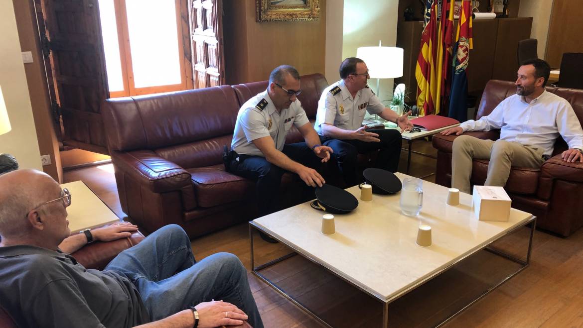 El alcalde recibe al comisario de Policía con motivo de su nuevo destino
