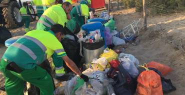 Las playas ilicitanas recuperan la normalidad tras la noche de San Juan gracias al operativo especial de limpieza y a la colaboración ciudadana