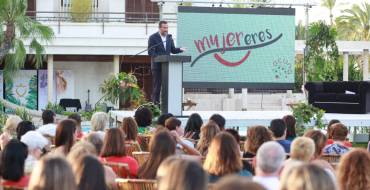 El alcalde asiste a la III Jornada Mujer Eres, organizada por ACUNA