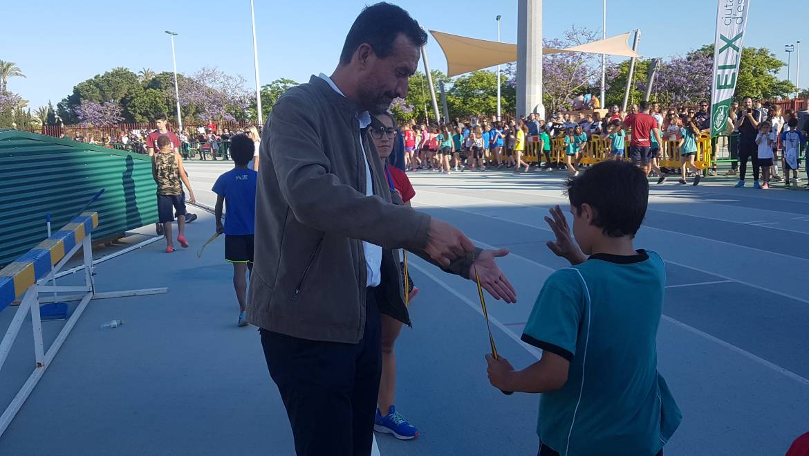 La XXVI Milla Escolar reuneix 1.200 participants en l’estadi d’atletisme Manolo Jaén