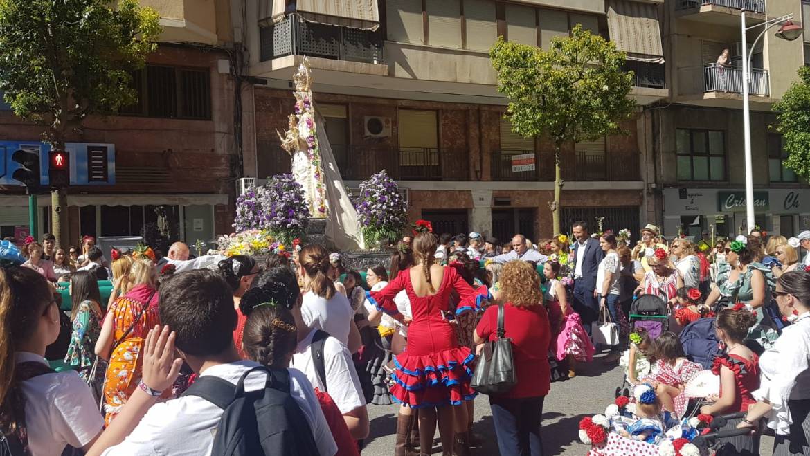 L’alcalde, Carlos González, acompanya la comunitat andalusa en la romeria del Rocío