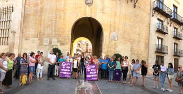 El Equipo de Gobierno Municipal apoya la concentración contra la violencia machista en la plaça de Baix
