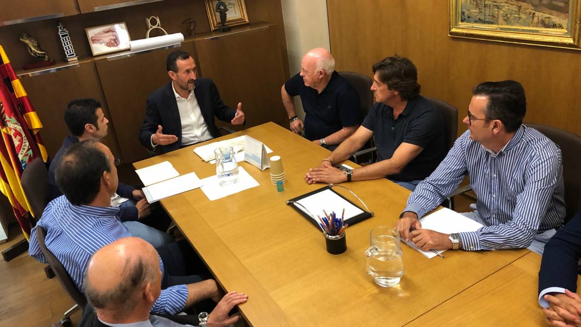 El alcalde y Cedelco acuerdan colaborar para impulsar la construcción de infraestructuras
