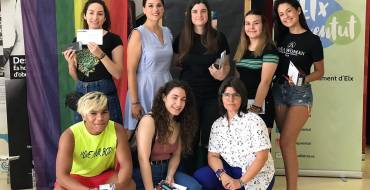 La concejala de Juventud entrega los premios de la campaña D-VALIENTES