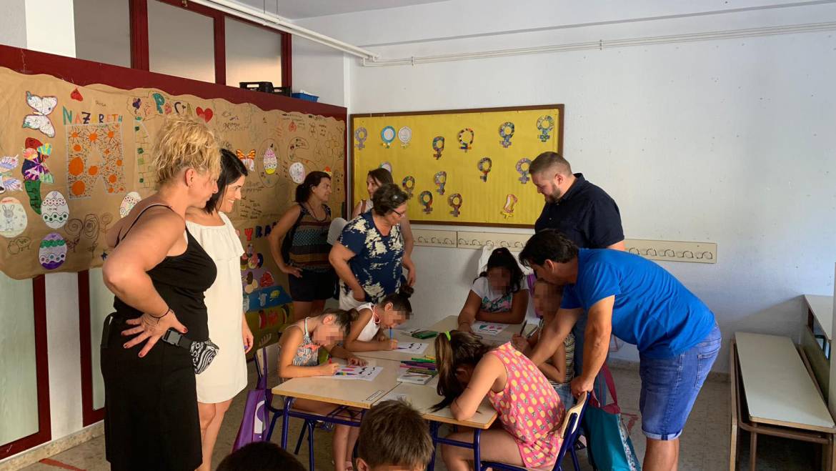 El concejal de Igualdad visita la escuela de verano de Los Palmerales