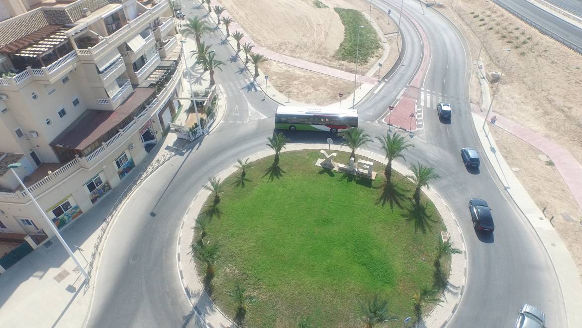 Mobilitat celebra l’inici dels tràmits per a ampliar el servei d’autobús entre Elx i les comarques del Vinalopó Mitjà i de l’Alt Vinalopó