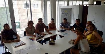 La concejala de Fiestas acuerda con los vecinos de la calle Pizarro tomar medidas para moderar el ruido