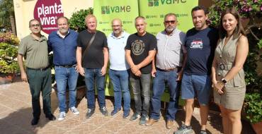 Felip Sánchez se reúne con la junta directiva de VAME para apoyar el negocio exportador de los viveros
