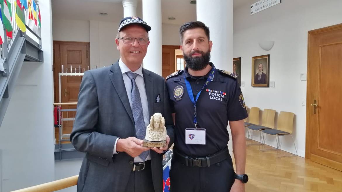 Un policia local d’Elx representa a Espanya en un simposi internacional sobre sinistres de trànsit celebrat a Alemanya