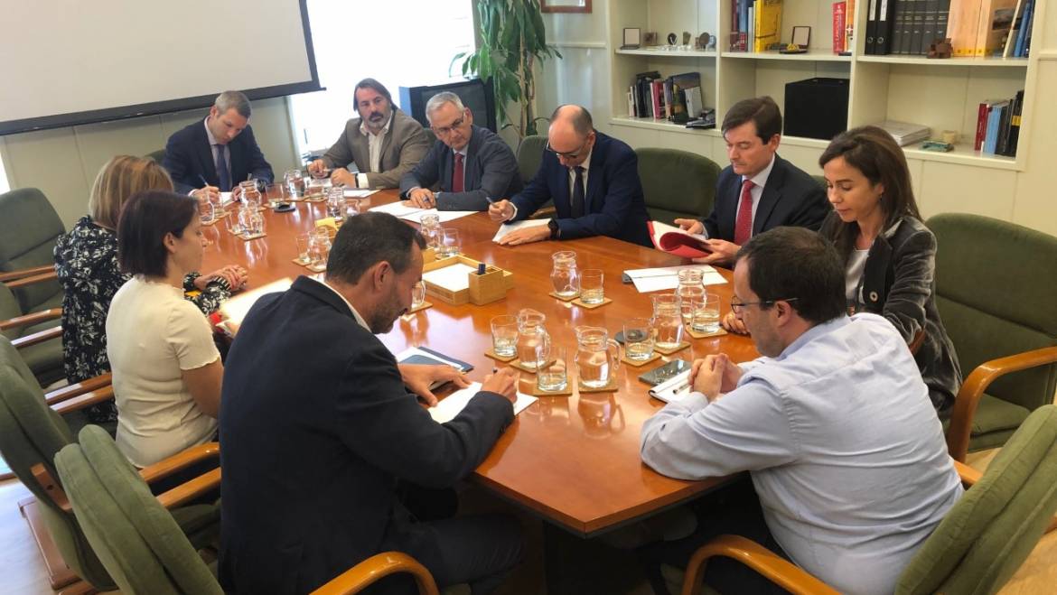 Adif prepara las pruebas de seguridad con trenes de pasajeros en la línea del AVE Madrid-Elche