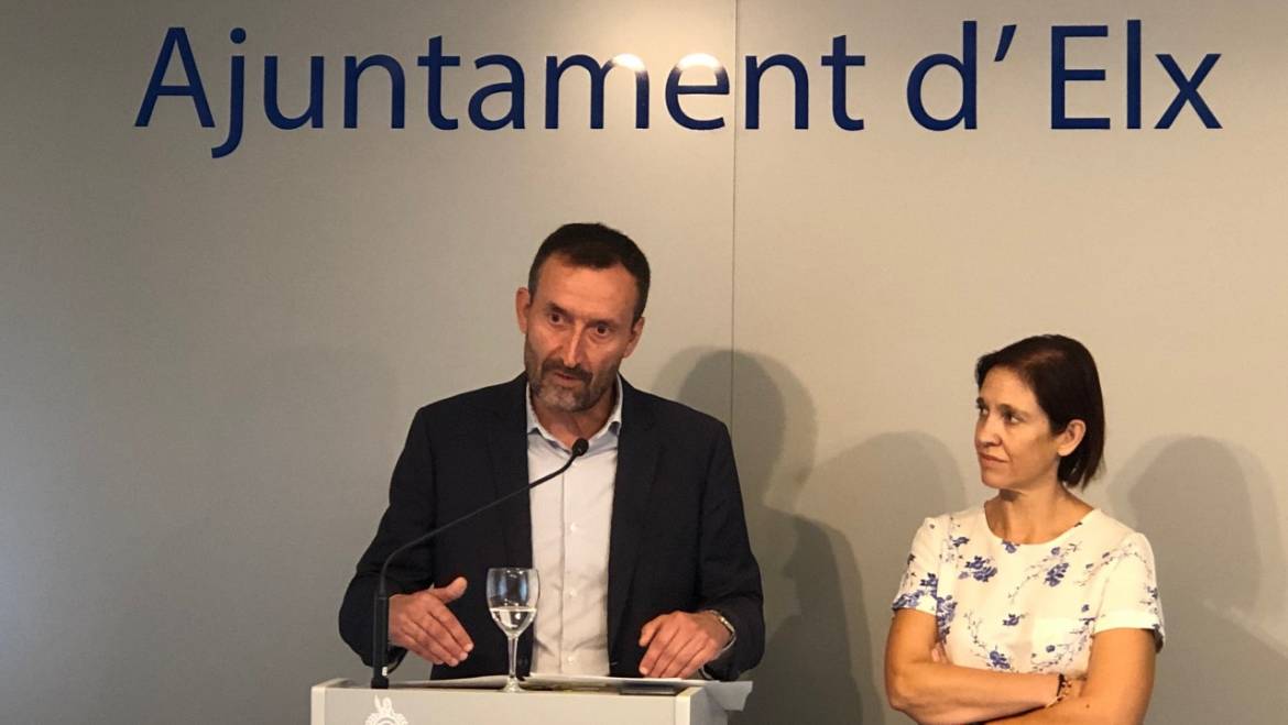Carlos González: “Pronto Renfe estará vendiendo billetes de la línea del AVE entre Elche y Madrid