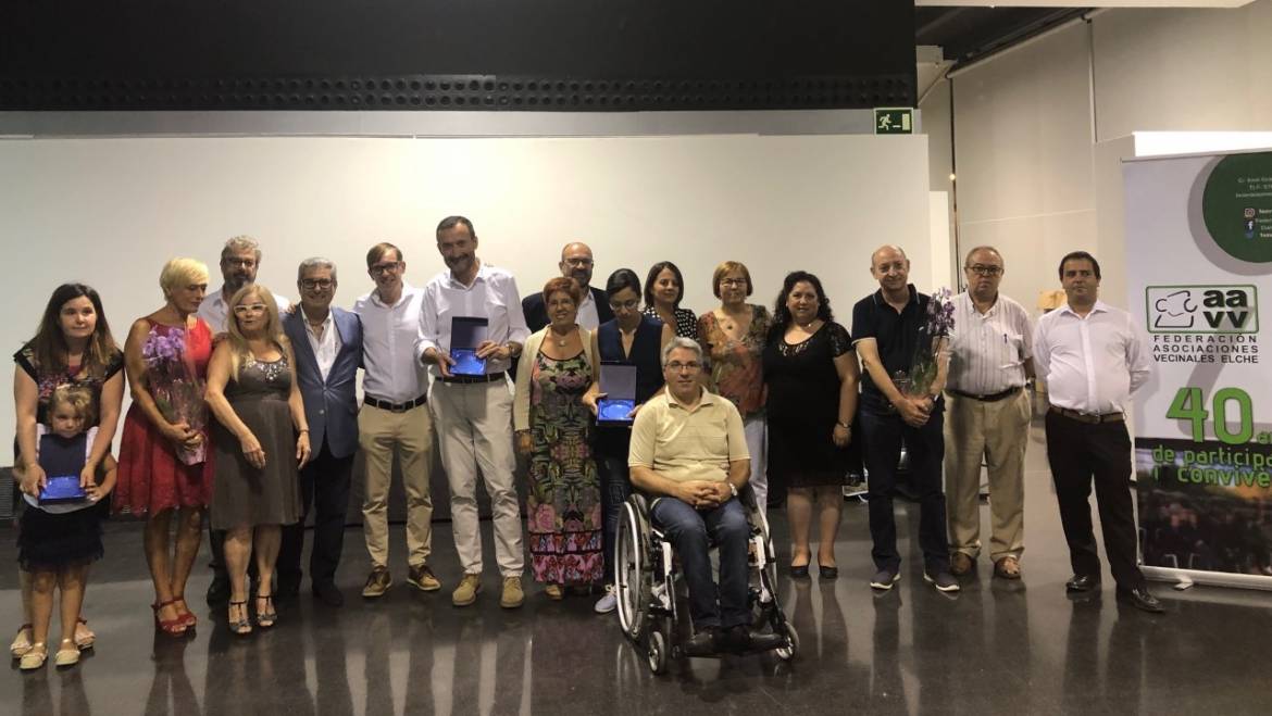 Més d’un centenar de persones assisteixen a la celebració del 40 aniversari de la Federació d’Associacions Veïnals d’Elx