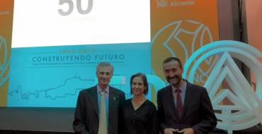 El alcalde de Elche apoya a los aparejadores en la celebración del 50 aniversario de su colegio profesional