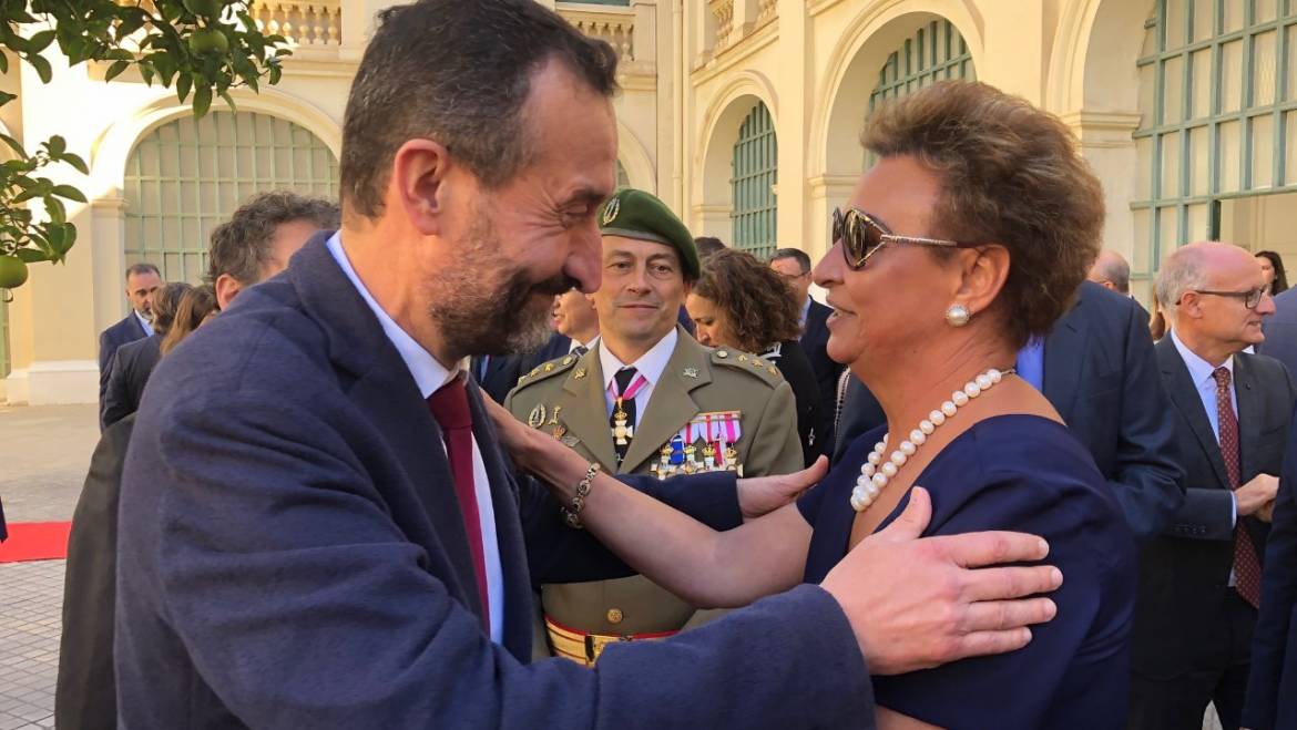 L’alcalde assisteix al lliurament de la distinció de Defensa a María Teresa Pérez Vázquez
